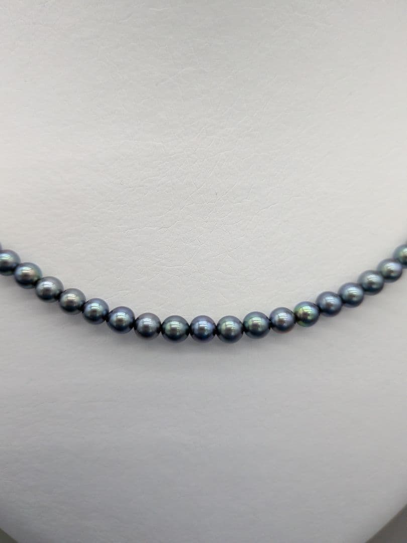 Akoya cultured pearl baby necklace with black peacock tone pearls and silver clasp on white background