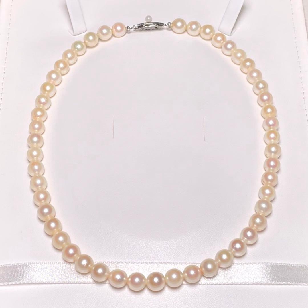 Akoya pearl necklace with 7.0 to 7.5 mm round white pearls, 37.8 cm length, featuring silver imprint