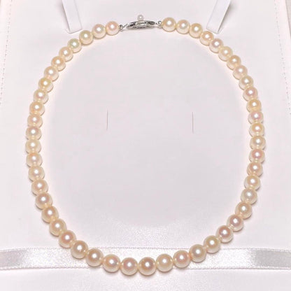 Akoya pearl necklace with 7.0 to 7.5 mm round white pearls, 37.8 cm length, featuring silver imprint