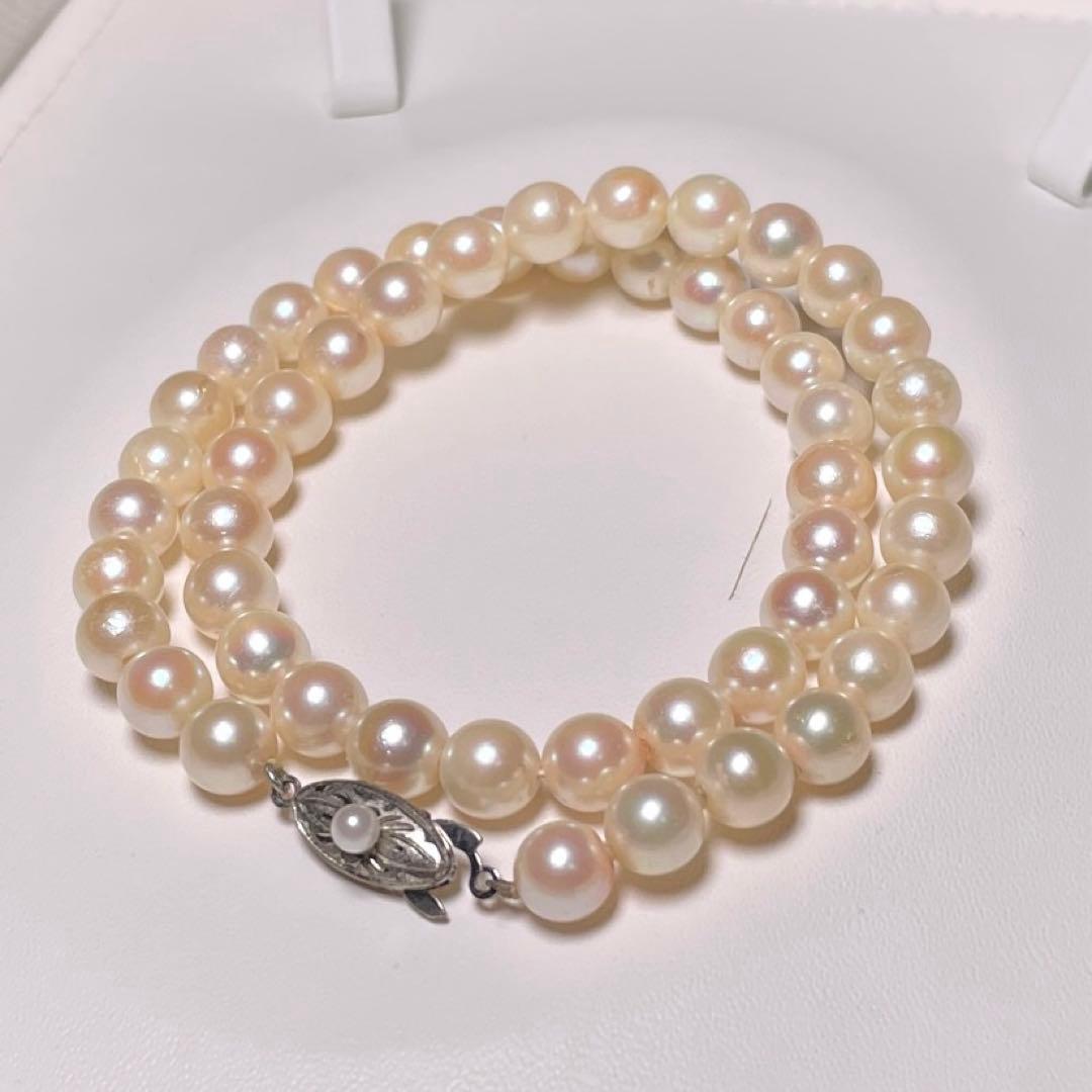 Akoya pearl necklace with 7.0 to 7.5 mm round white pearls, 37.8 cm length, featuring silver imprint