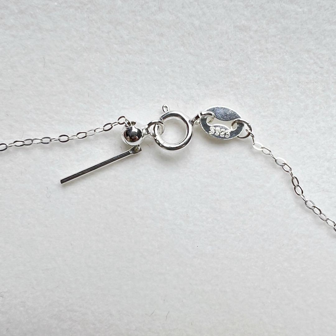 Close-up of 7.2mm round white Akoya pearl necklace with double hole and adjustable Japanese S925 silver chain