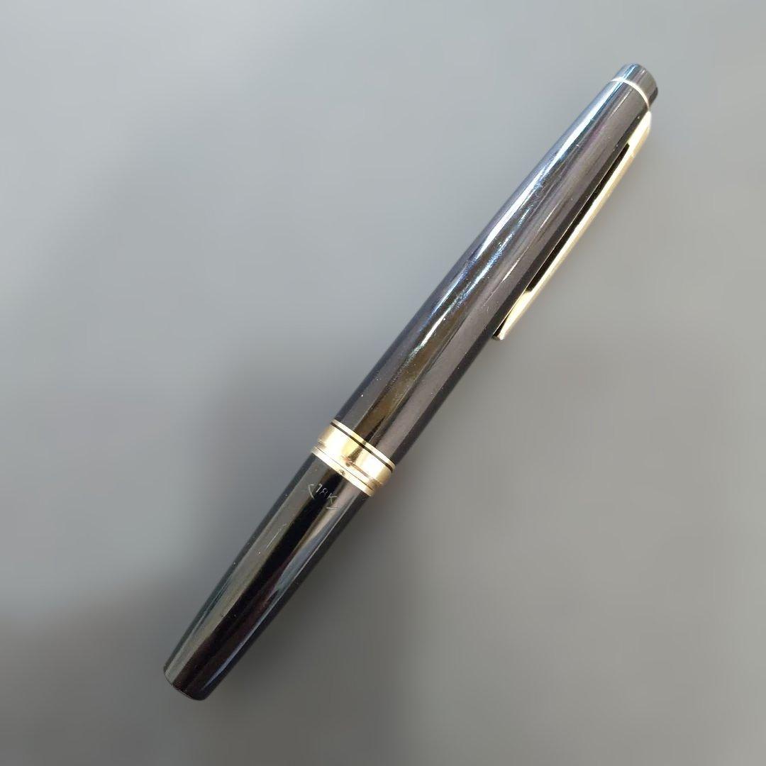 Pilot fountain pen model H773 with 18K gold nib in black and gold finish