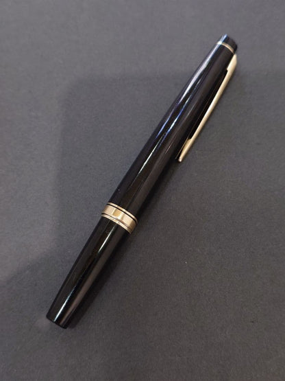Pilot fountain pen model H773 with 18K gold nib in black and gold finish