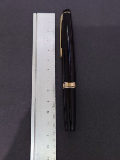 Pilot fountain pen model H773 with 18K gold nib in black and gold finish