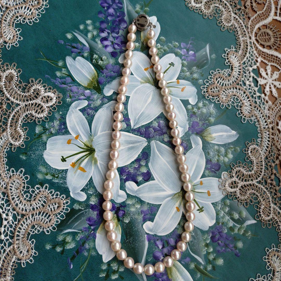 Akoya pearls necklace with 7.0 to 7.5mm white-pink pearls on a 44cm silver chain