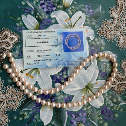 Akoya pearls necklace with 7.0 to 7.5mm white-pink pearls on a 44cm silver chain
