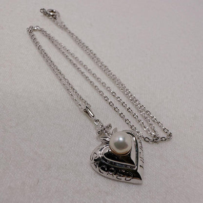 MIKIMOTO Silver necklace featuring a single pearl in a heart-shaped pendant with a 40.5 cm chain