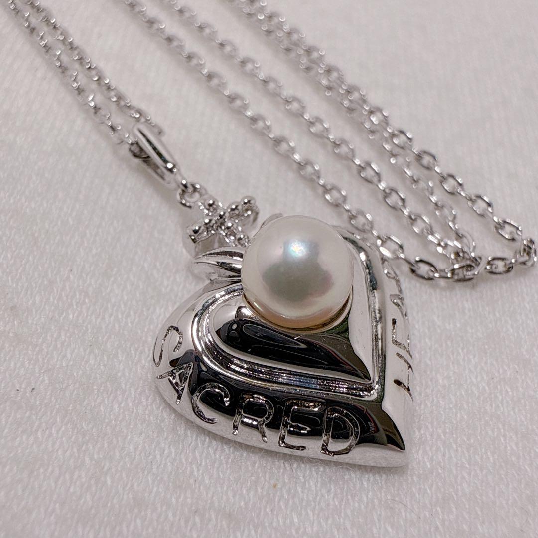 MIKIMOTO Silver necklace featuring a single pearl in a heart-shaped pendant with a 40.5 cm chain