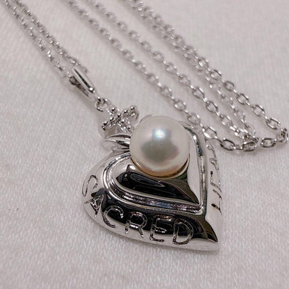 MIKIMOTO Silver necklace featuring a single pearl in a heart-shaped pendant with a 40.5 cm chain