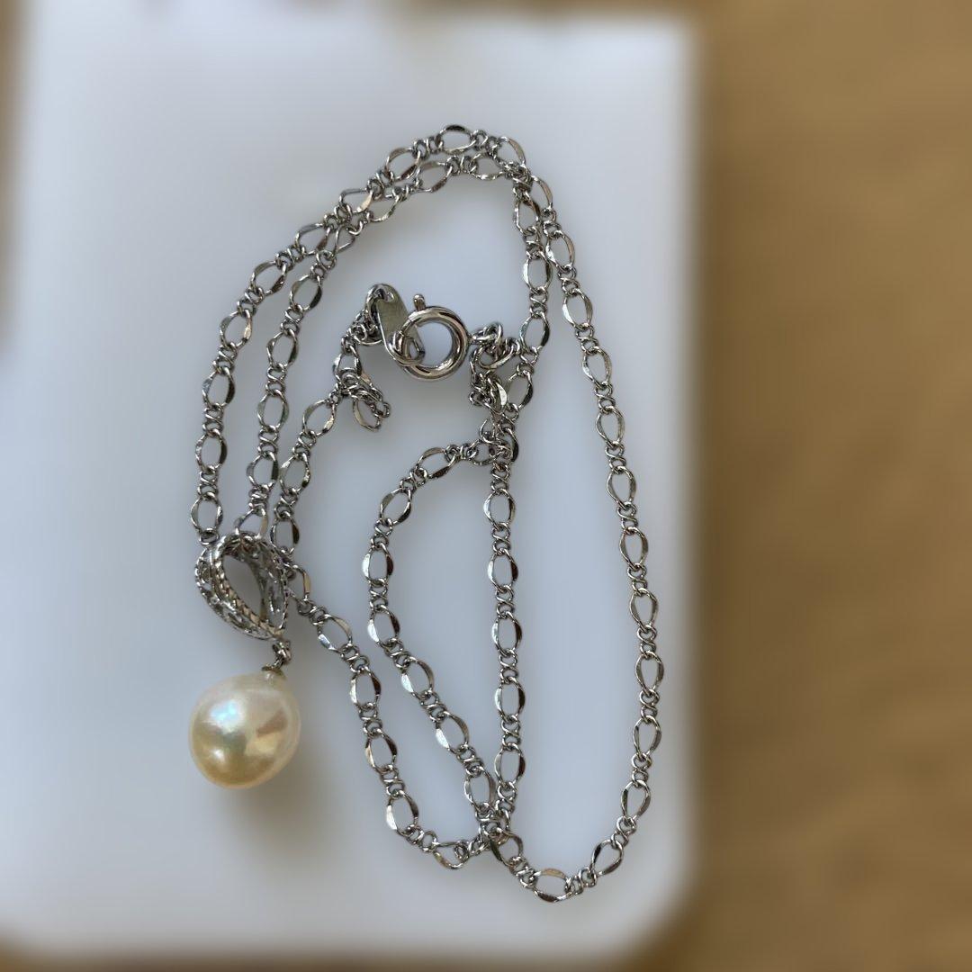 Elegant Akoya pearl necklace with matching silver pendant top earrings set