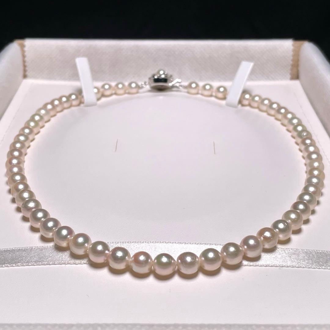 Akoya pearl necklace with 6.4-6.8mm round white pearls on silver chain 44cm length