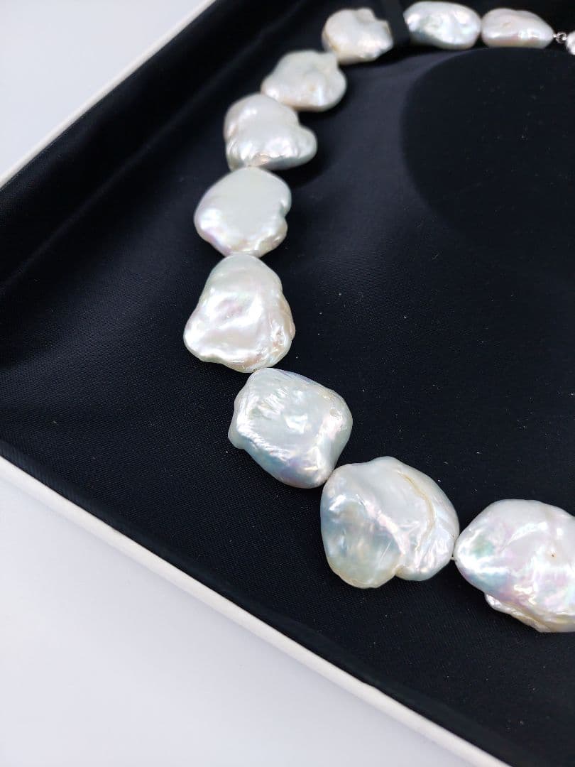 Baroque pearl necklace about 43cm long with natural white untinted pearls sized 18-27mm