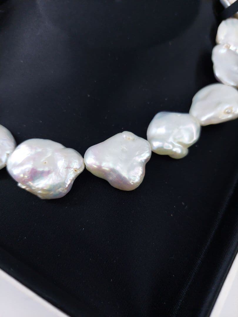 Baroque pearl necklace about 43cm long with natural white untinted pearls sized 18-27mm