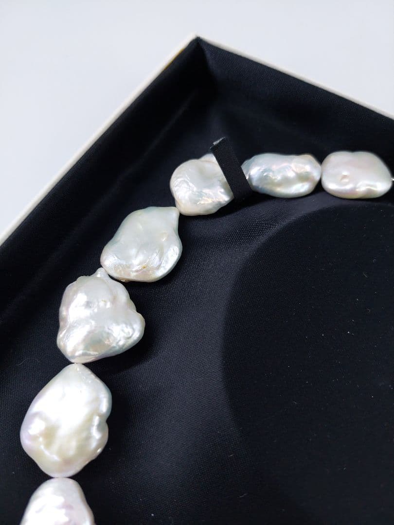 Baroque pearl necklace about 43cm long with natural white untinted pearls sized 18-27mm