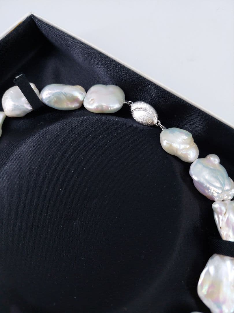 Baroque pearl necklace about 43cm long with natural white untinted pearls sized 18-27mm