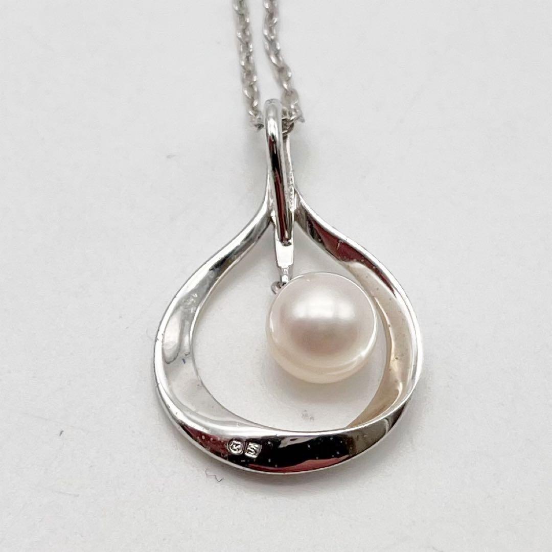 Mikimoto necklace with a single white genuine pearl on a silver chain