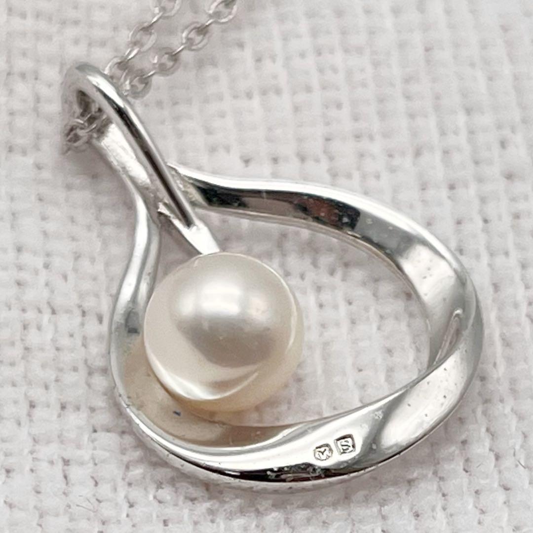 Mikimoto necklace with a single white genuine pearl on a silver chain
