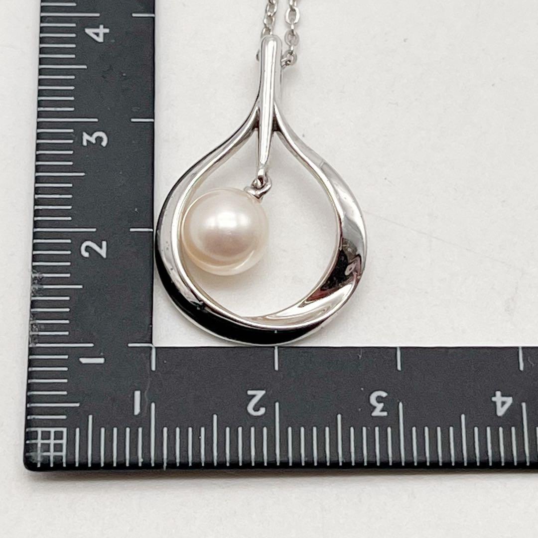 Mikimoto necklace with a single white genuine pearl on a silver chain