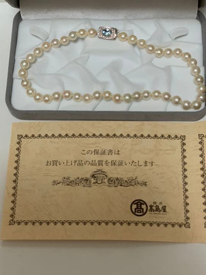 Akoya pearl baroque necklace with 42 pearls, K18WG YG clasp, and a large aquamarine stone