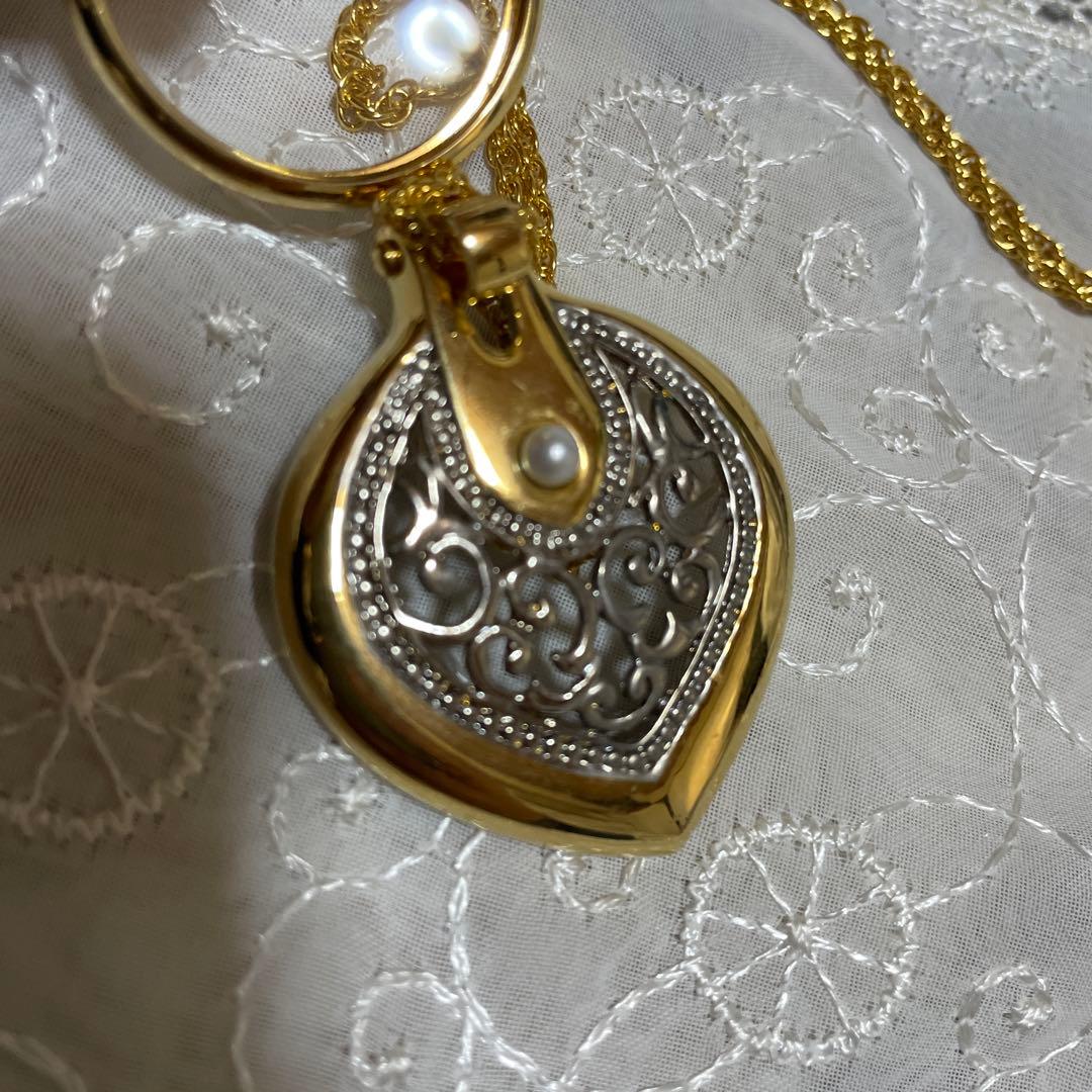 MIKIMOTO Pearl Filigree Pattern Pendant Top Gold Necklace with magnifying glass and 41 cm chain