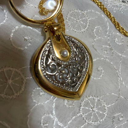 MIKIMOTO Pearl Filigree Pattern Pendant Top Gold Necklace with magnifying glass and 41 cm chain