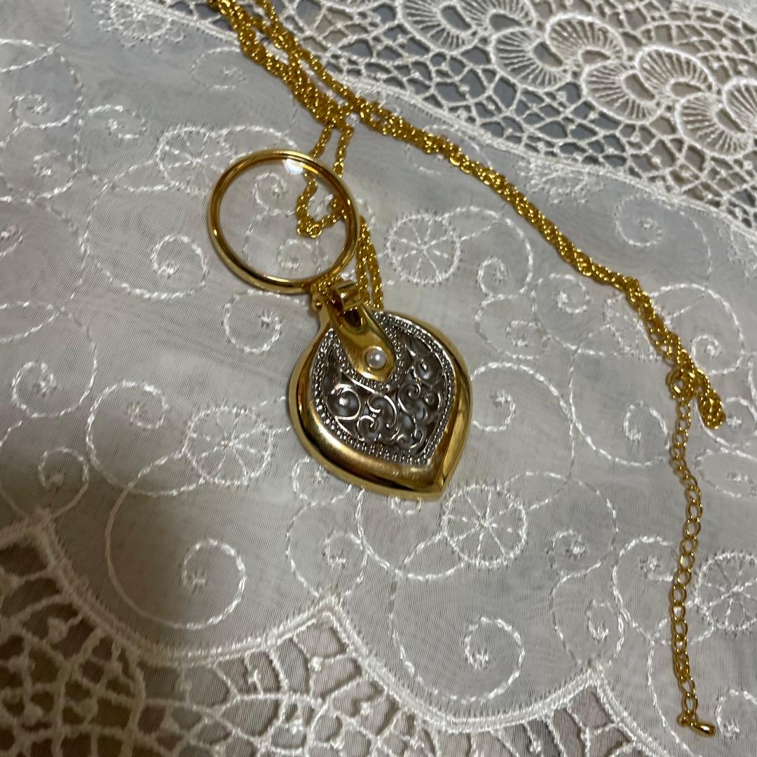 MIKIMOTO Pearl Filigree Pattern Pendant Top Gold Necklace with magnifying glass and 41 cm chain