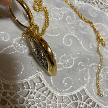 MIKIMOTO Pearl Filigree Pattern Pendant Top Gold Necklace with magnifying glass and 41 cm chain