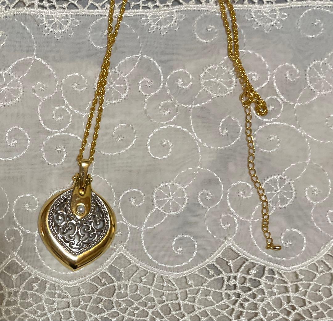 MIKIMOTO Pearl Filigree Pattern Pendant Top Gold Necklace with magnifying glass and 41 cm chain