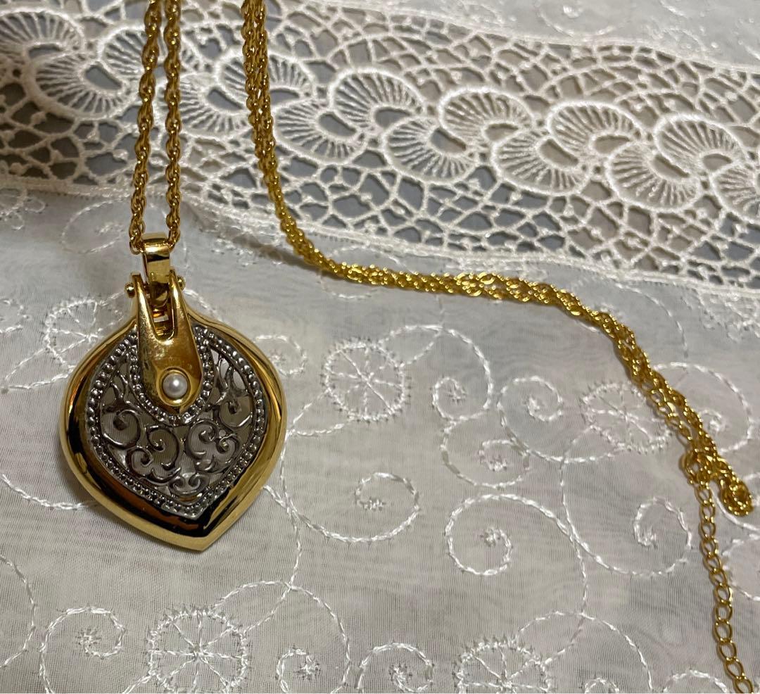MIKIMOTO Pearl Filigree Pattern Pendant Top Gold Necklace with magnifying glass and 41 cm chain