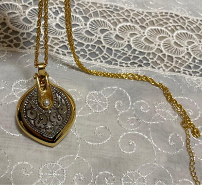 MIKIMOTO Pearl Filigree Pattern Pendant Top Gold Necklace with magnifying glass and 41 cm chain