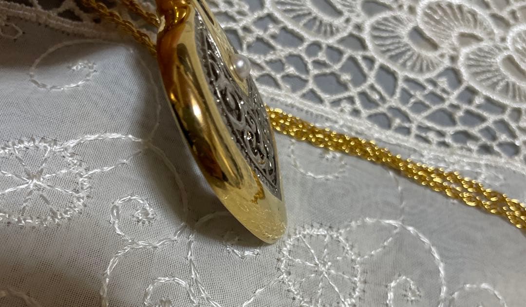 MIKIMOTO Pearl Filigree Pattern Pendant Top Gold Necklace with magnifying glass and 41 cm chain