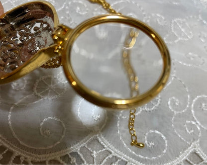 MIKIMOTO Pearl Filigree Pattern Pendant Top Gold Necklace with magnifying glass and 41 cm chain