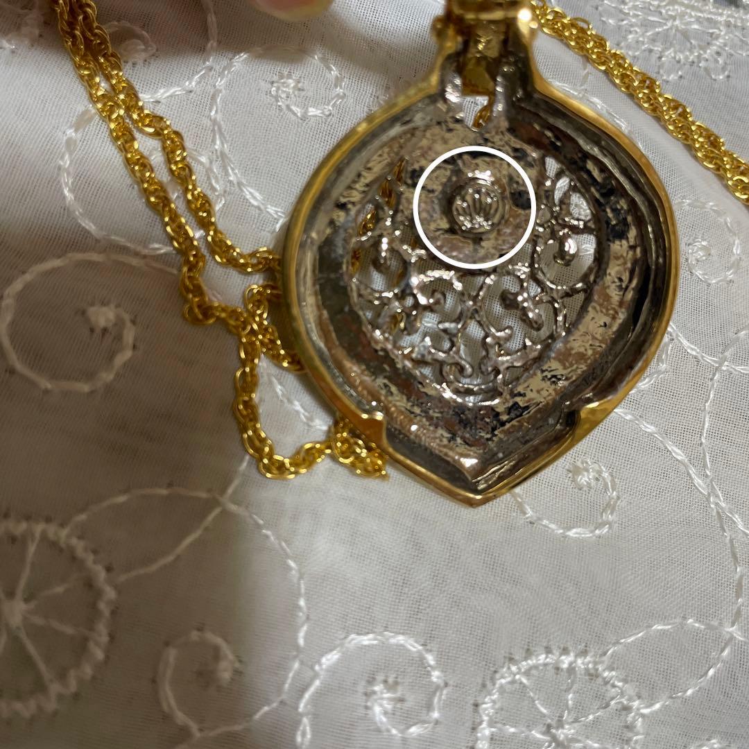 MIKIMOTO Pearl Filigree Pattern Pendant Top Gold Necklace with magnifying glass and 41 cm chain