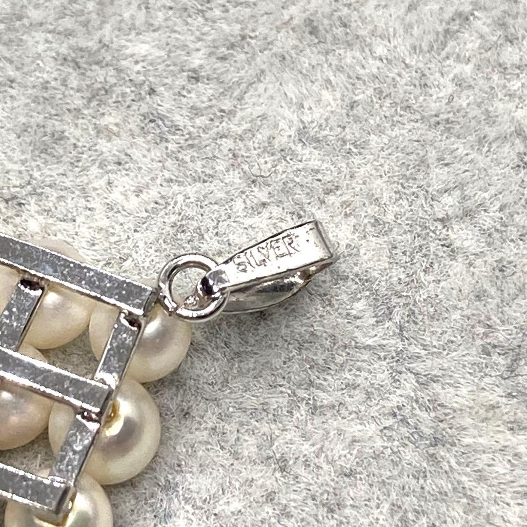 Akoya pearl pendant top with 9 white pearls 4.3mm silver marking size 1.6cm by 1.6cm
