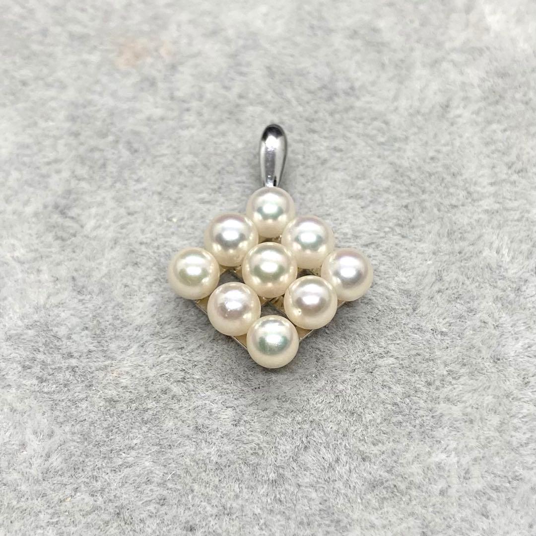Akoya pearl pendant top with 9 white pearls 4.3mm silver marking size 1.6cm by 1.6cm