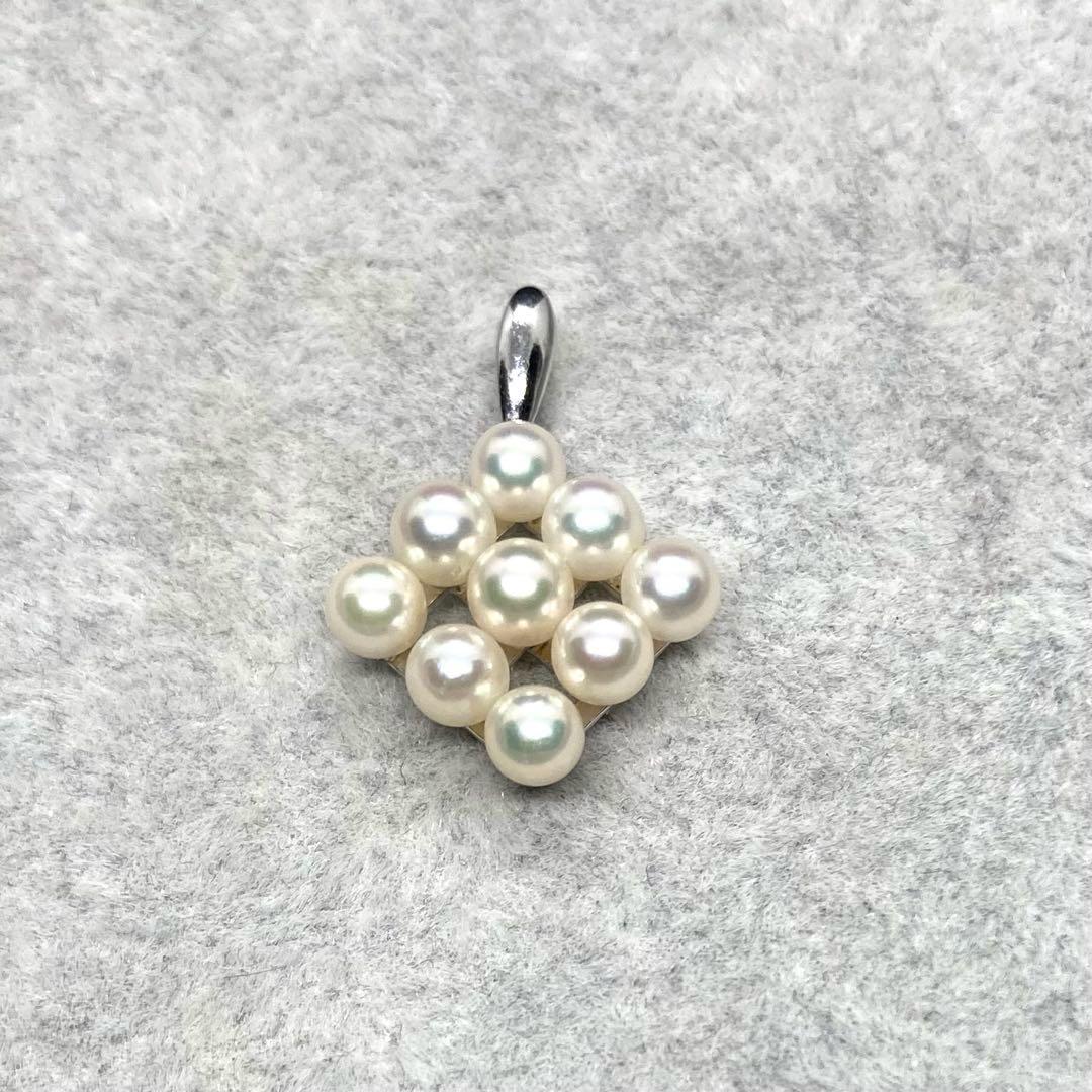 Akoya pearl pendant top with 9 white pearls 4.3mm silver marking size 1.6cm by 1.6cm