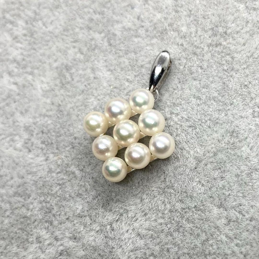 Akoya pearl pendant top with 9 white pearls 4.3mm silver marking size 1.6cm by 1.6cm