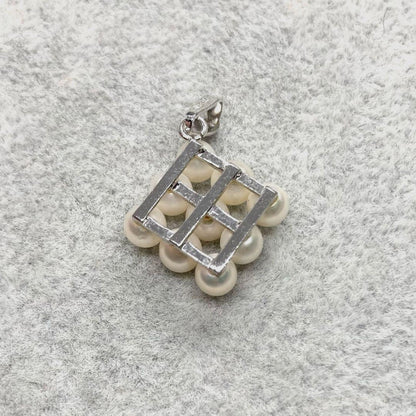 Akoya pearl pendant top with 9 white pearls 4.3mm silver marking size 1.6cm by 1.6cm