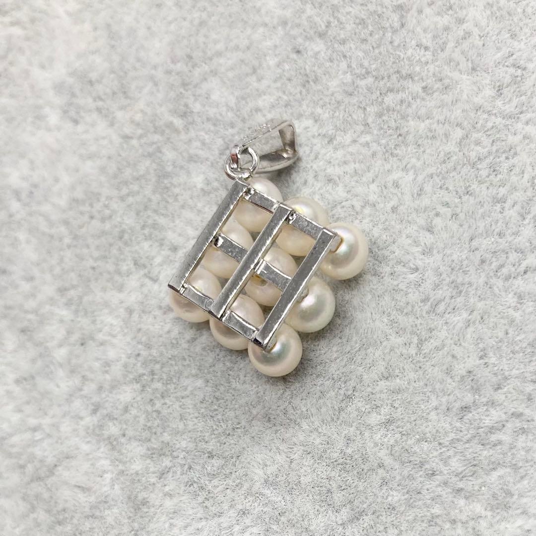 Akoya pearl pendant top with 9 white pearls 4.3mm silver marking size 1.6cm by 1.6cm