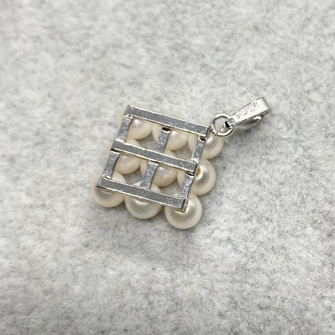 Akoya pearl pendant top with 9 white pearls 4.3mm silver marking size 1.6cm by 1.6cm