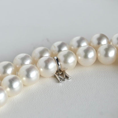 Highest grade Mikimoto M Charm large round Akoya pearl necklace with 42 cm length and K14 white gold clasp