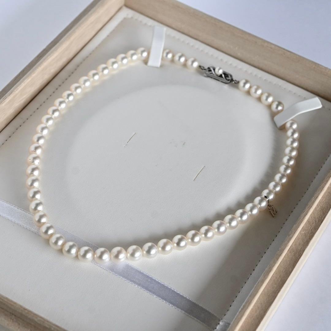 Highest grade Mikimoto M Charm large round Akoya pearl necklace with 42 cm length and K14 white gold clasp