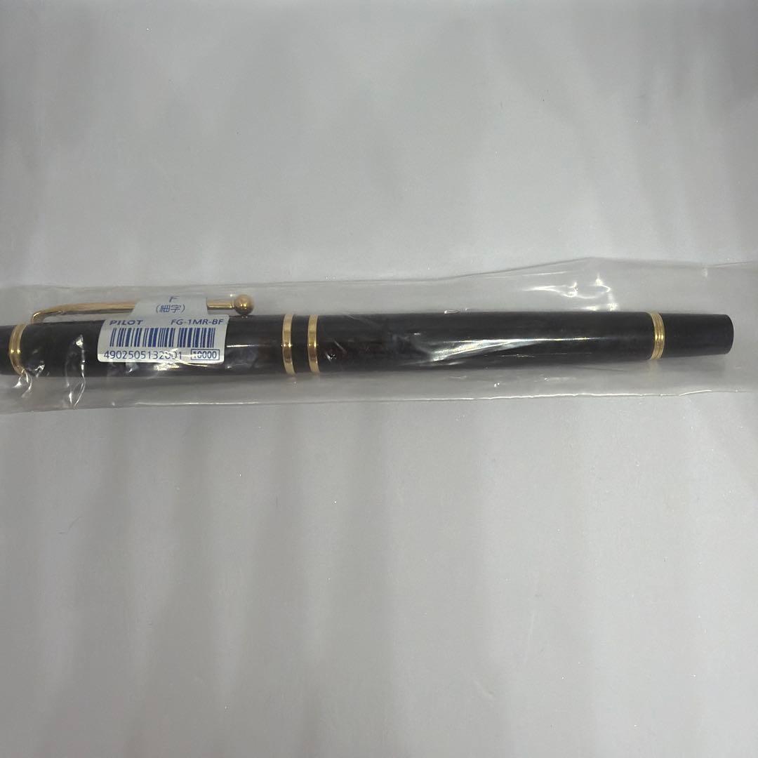 PILOT FG-1MR-BF black fountain pen with fine tip and gold-colored ring on cap