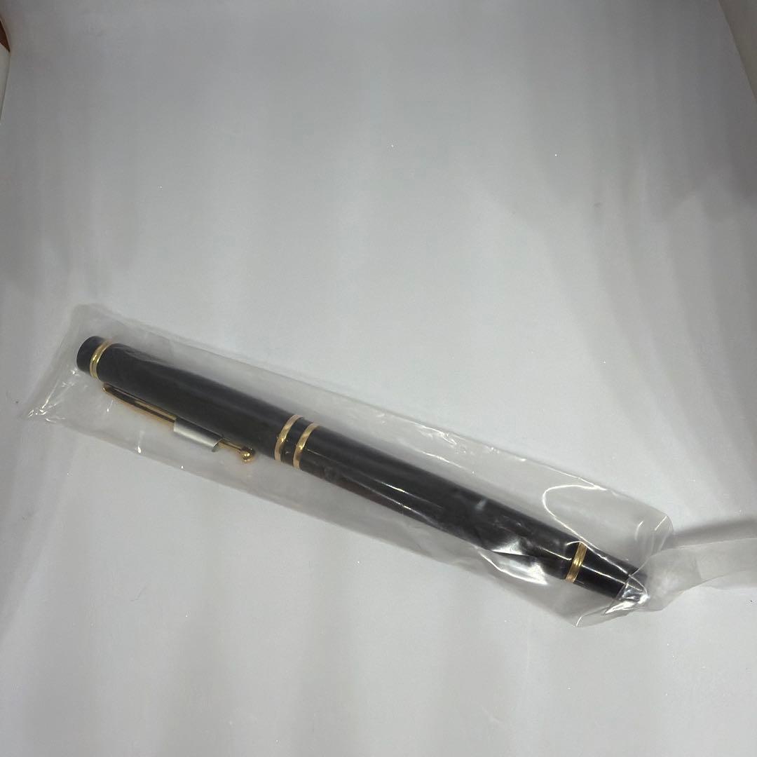 PILOT FG-1MR-BF black fountain pen with fine tip and gold-colored ring on cap