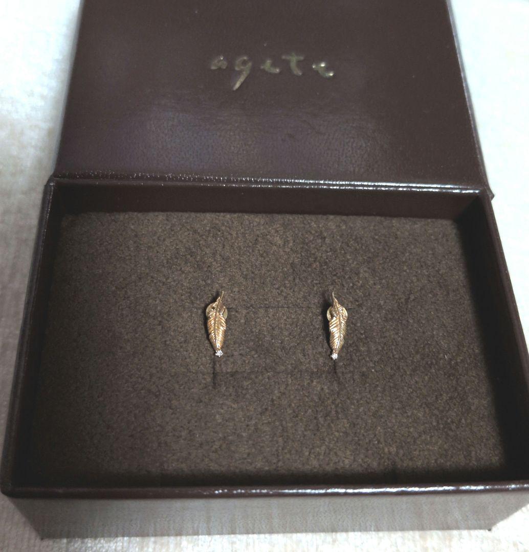 Agete K10 leaf earrings with diamond accents and detailed feather design