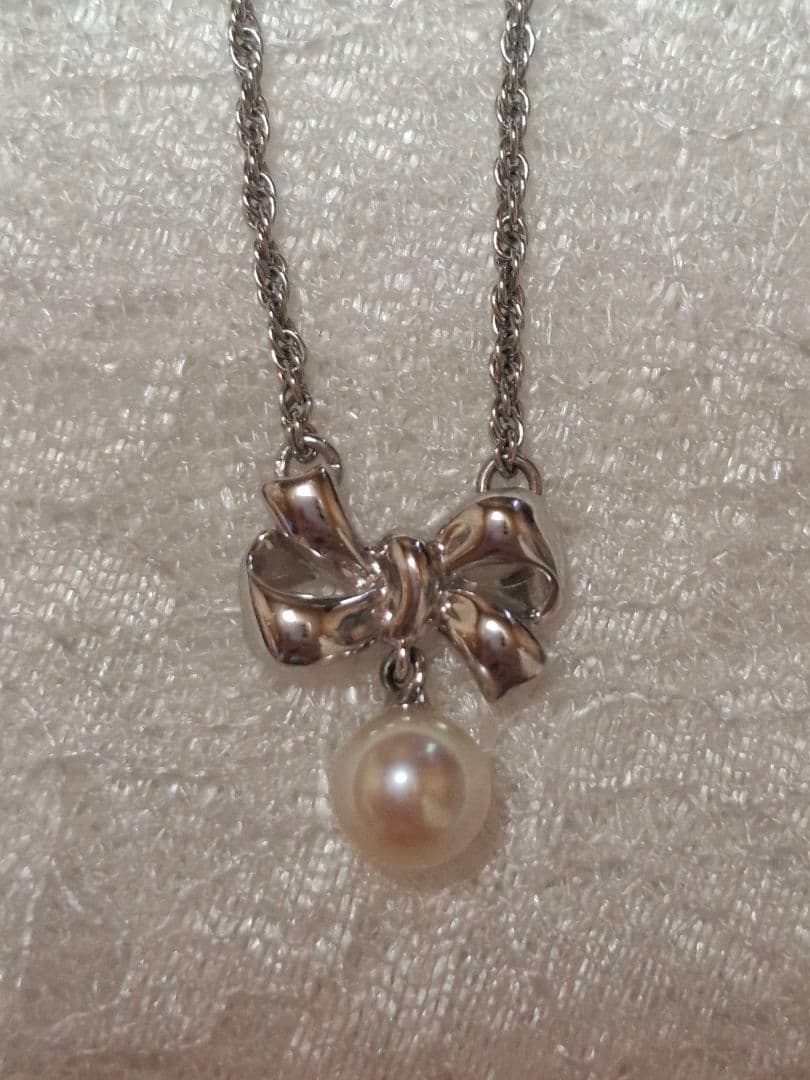TASAKI Ribbon Motif Pearl Necklace in silver with 37 cm chain, brand new and unused