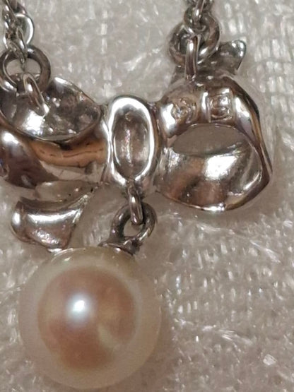 TASAKI Ribbon Motif Pearl Necklace in silver with 37 cm chain, brand new and unused