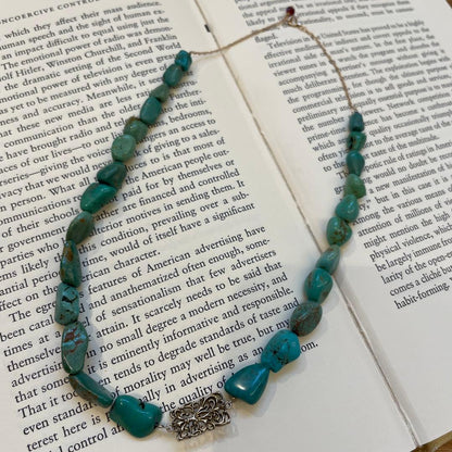 Agete necklace featuring 25 turquoise stones and 1 ruby stone with K10 gold-plated chain and openwork design
