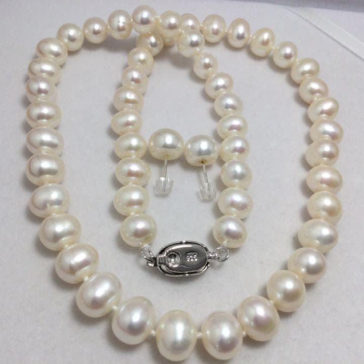 Freshwater pearl necklace and matching pearl earrings set for formal occasions
