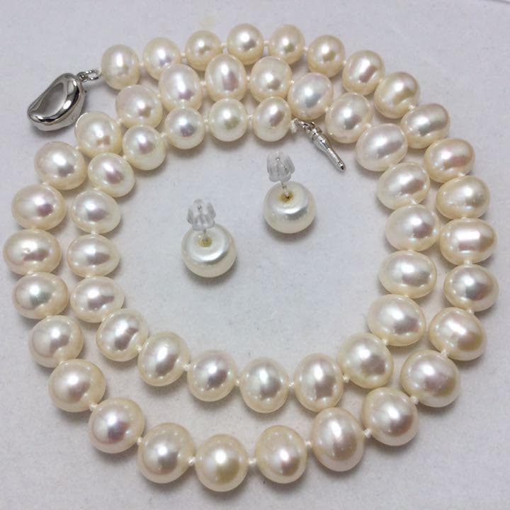 Freshwater pearl necklace and matching pearl earrings set for formal occasions